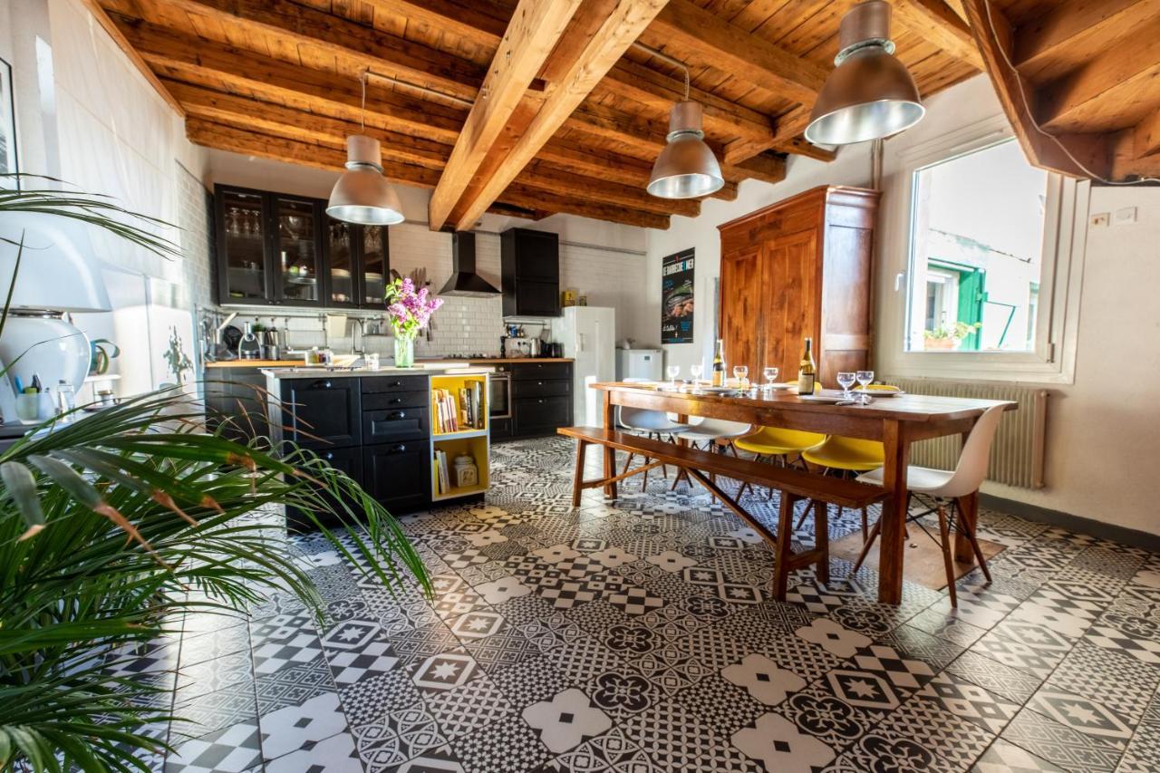 La Maison Perchee Thiers Bagian luar foto