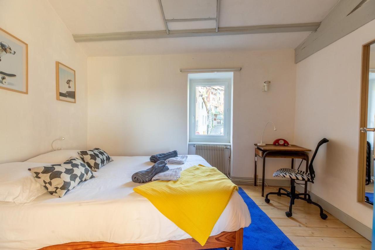 La Maison Perchee Thiers Bagian luar foto