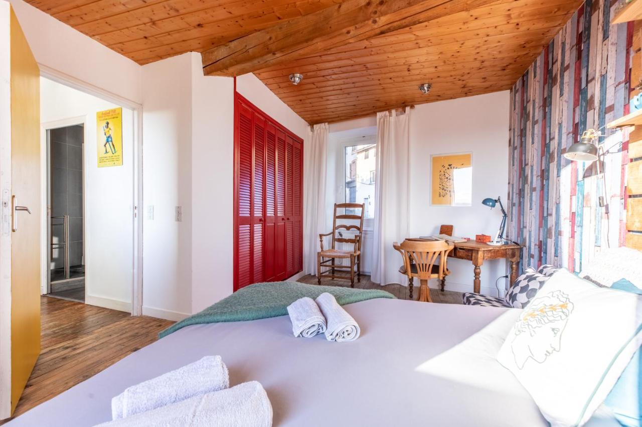 La Maison Perchee Thiers Bagian luar foto